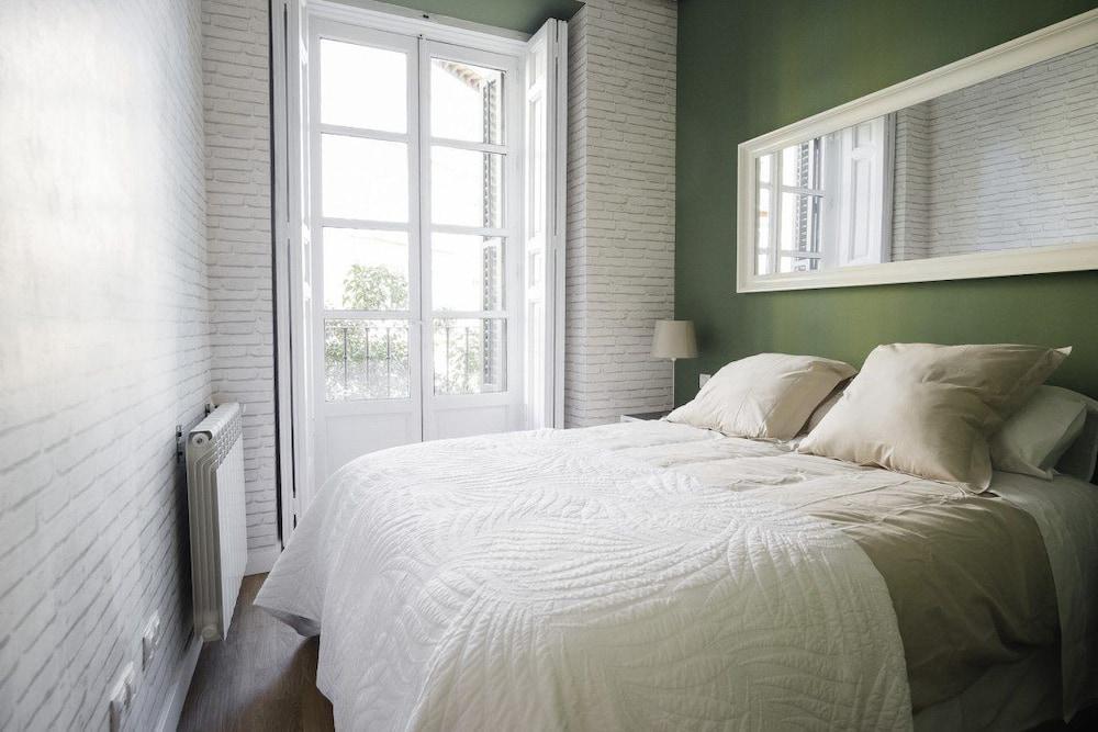 Habitat Apartments Latina Madrid Buitenkant foto