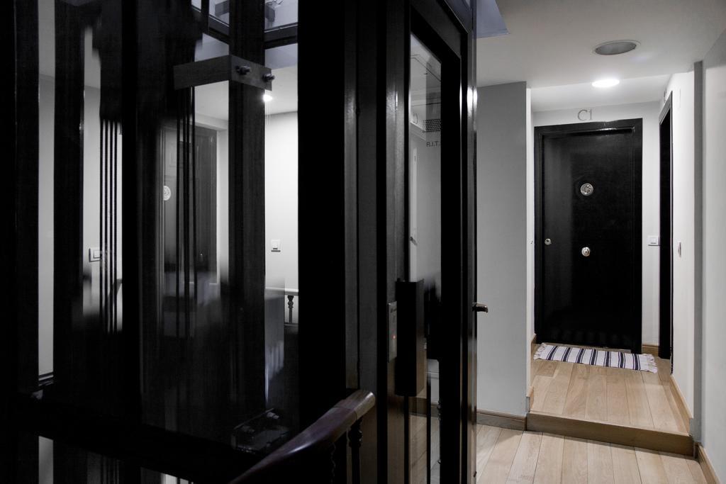 Habitat Apartments Latina Madrid Buitenkant foto